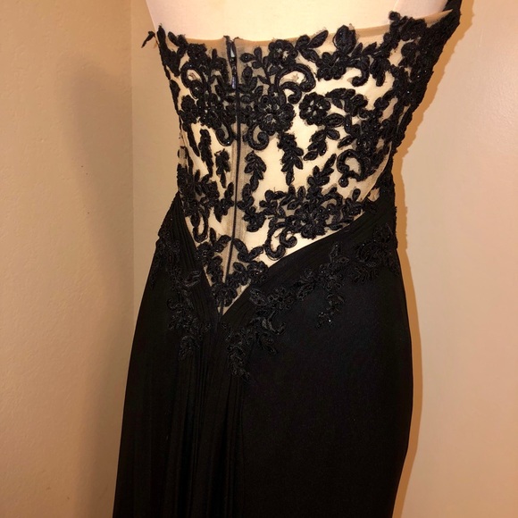 Beautiful black lace prom dress. - Picture 7 of 8